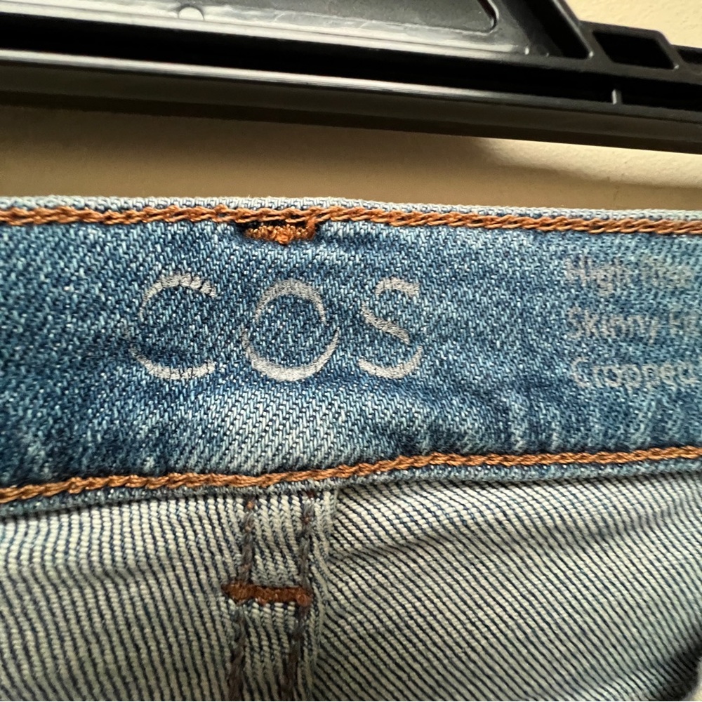 COS High Rise Cropped Ankle Jeans - Picture 4 of 9